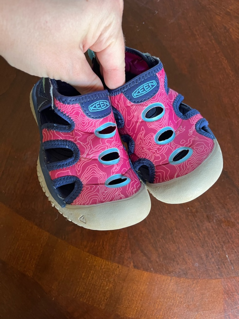 Keen Girls' Pink and Purple Closed Toe Sandals Hiking Outdoors Camping Size 9